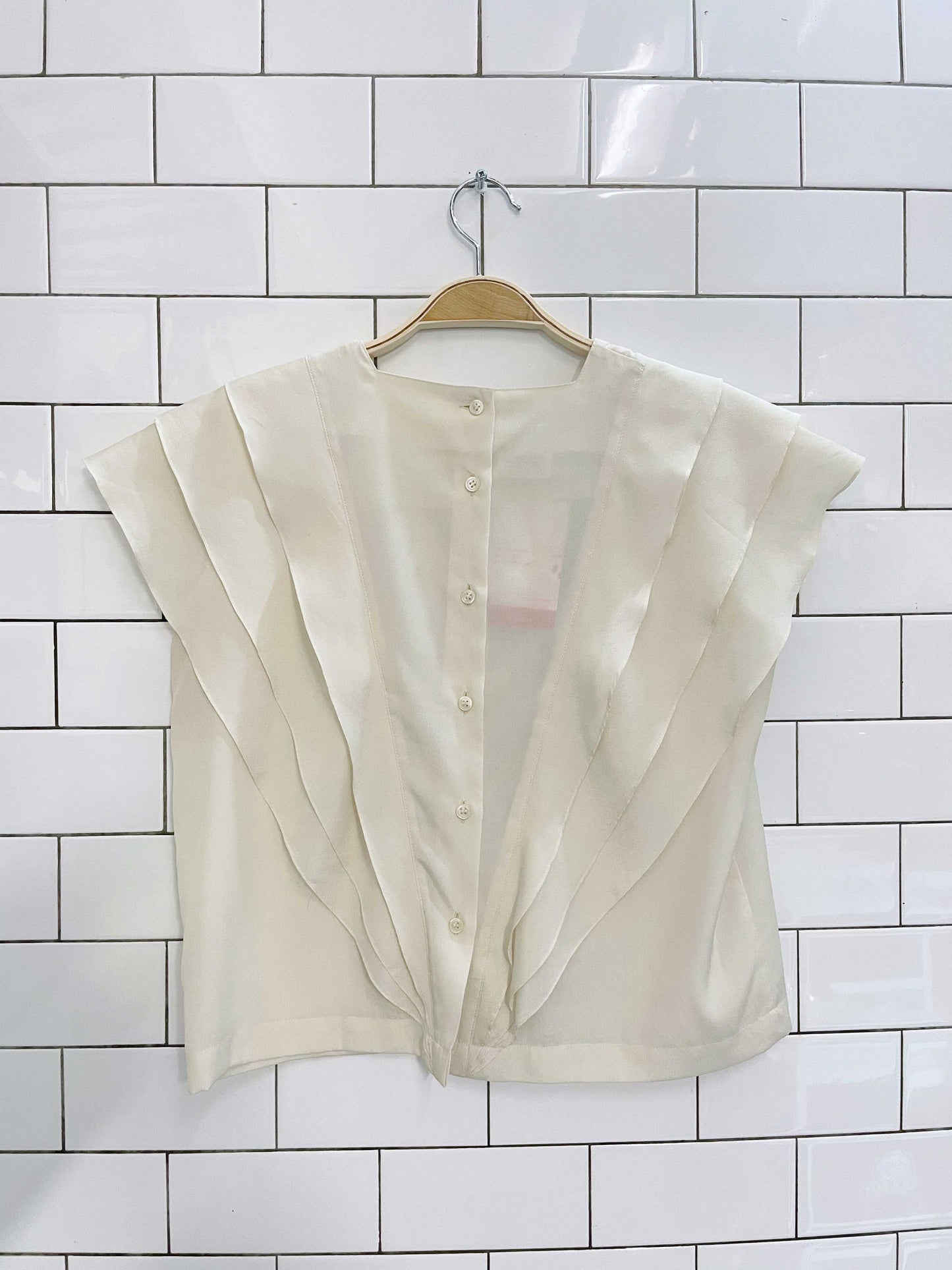 vintage valenti ruffle trim sleeveless blouse