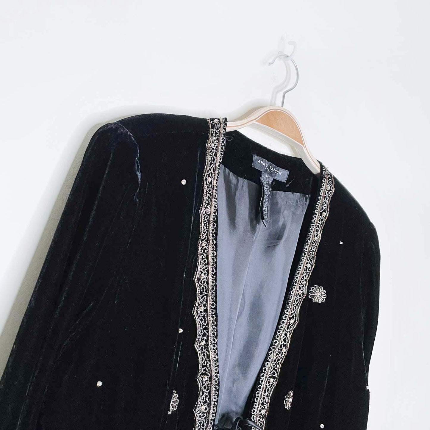vintage anne carson gold beaded black velvet tie front jacket - size large