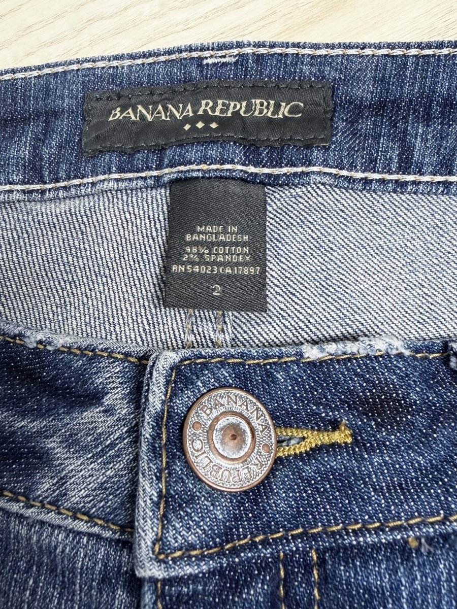 vintage 00s banana republic low-rise whiskered denim barrel capri - good market thrift store