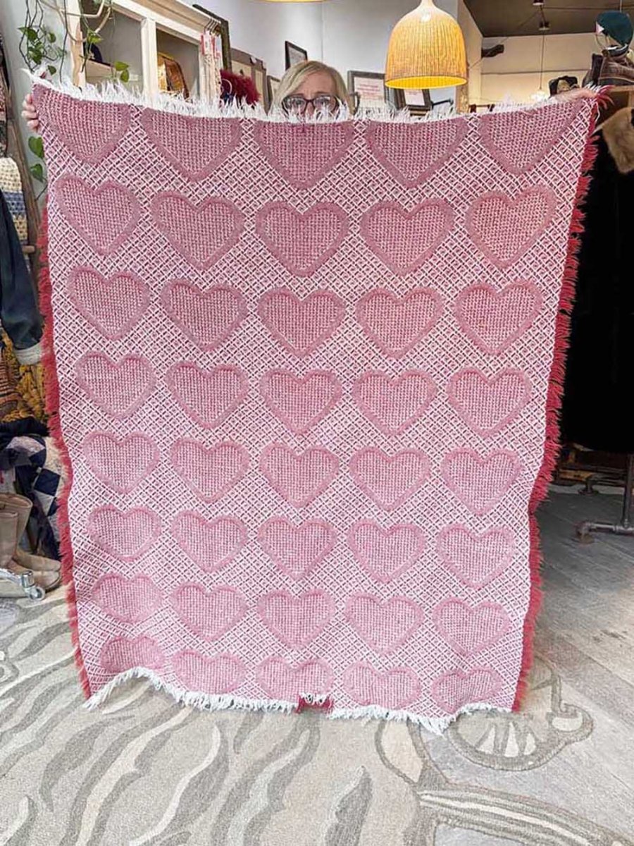 vintage 00s woven hearts throw blanket - good market thrift store