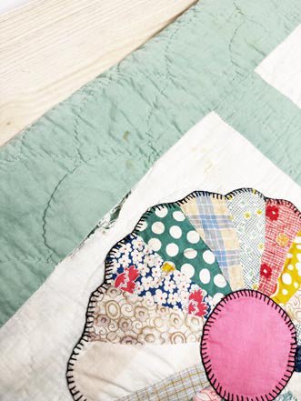 vintage 60s handmade dresden plate quilt - good market thrift store