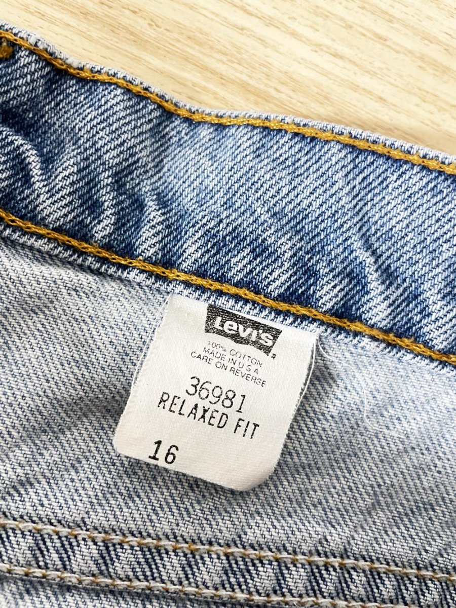 vintage 90s levi's orange tab 36981 relaxed fit pleated denim shorts | made in USA - good market thrift store