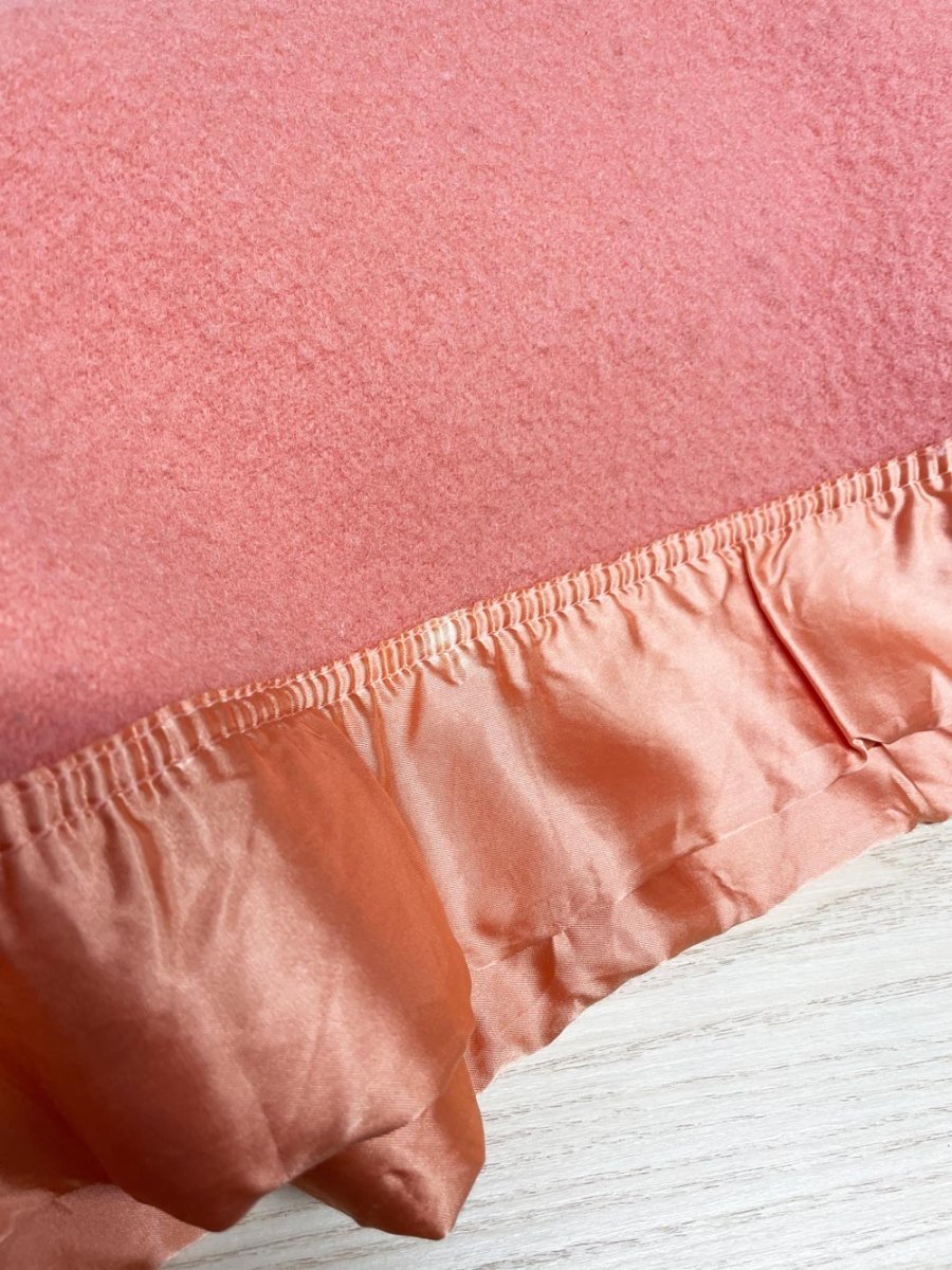vintage kenwood 100% wool satin edge blanket | made in Canada - good market thrift store