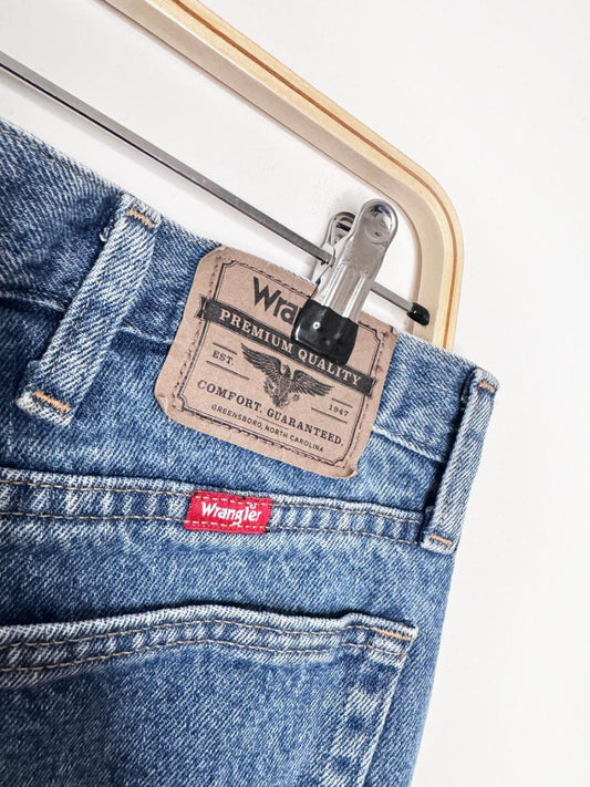 vintage wrangler relaxed fit denim jorts - good market thrift store