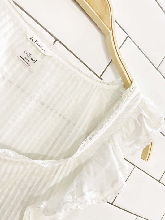 wilfred la bohème delacroix pintuck lace trim ruffle sleeveless top | aritzia - good market thrift store