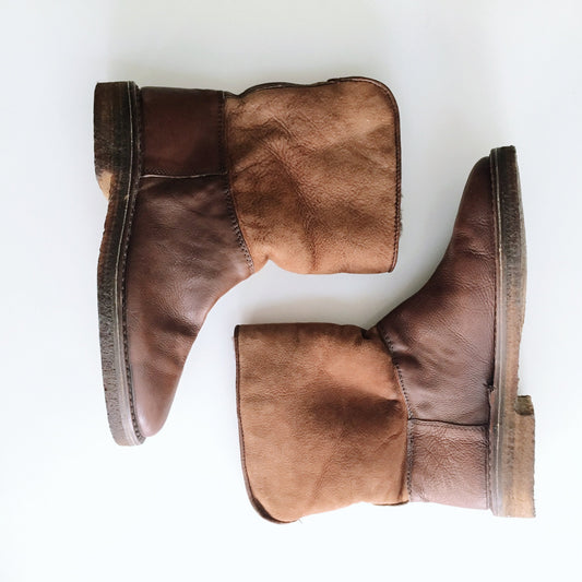 Pegabo Sheepskin Brown Boots - size 41