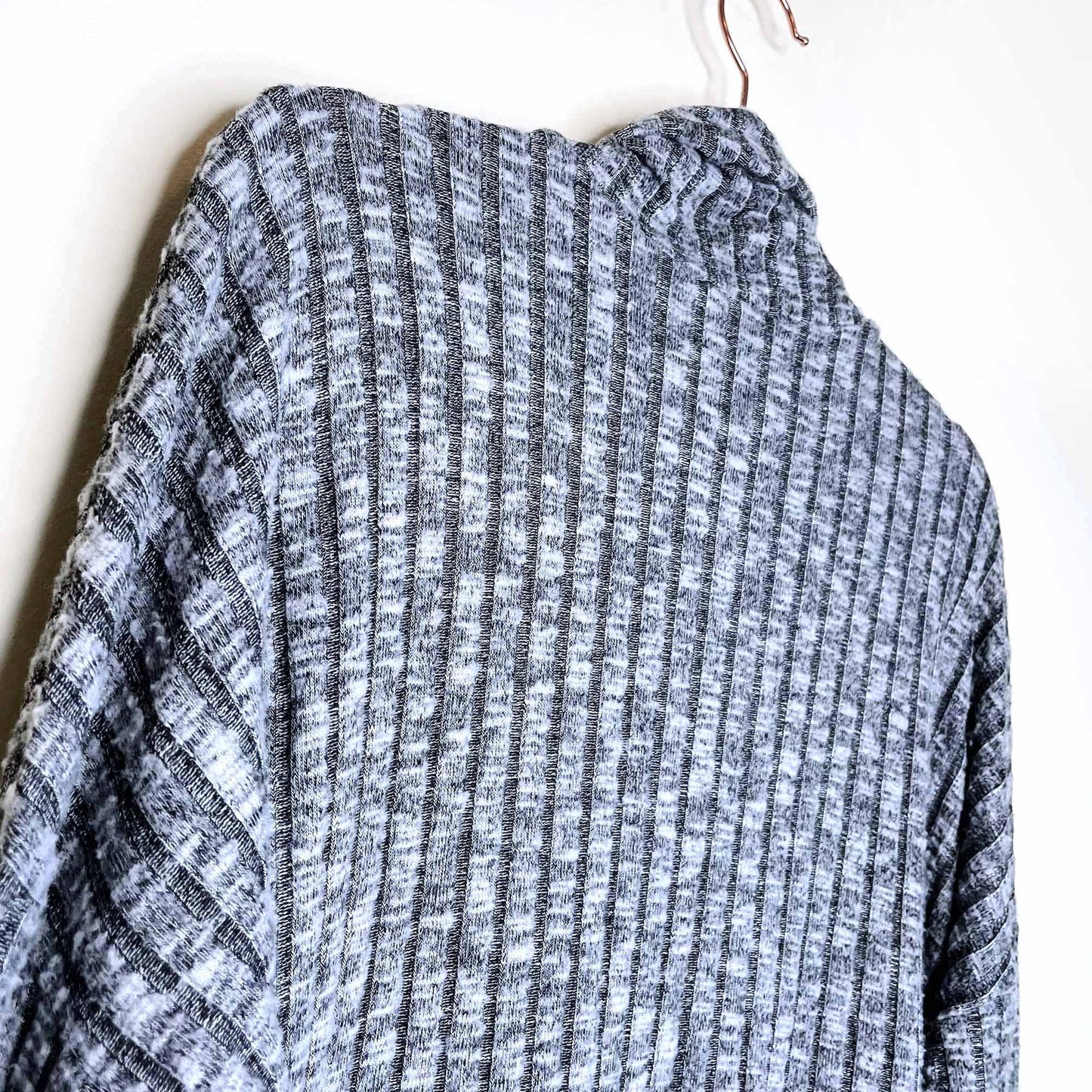 american eagle oversized ribbed hi lo turtleneck - size medium