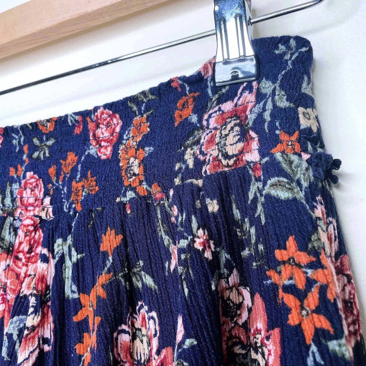 American Eagle boho floral ruffle hem shorts - size xs