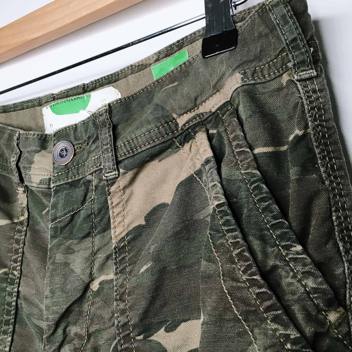 anthropologie camo wanderer utility pants - size 25