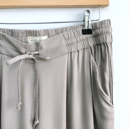 Azure Skies Aritzia Los Feliz Joggers - size Small