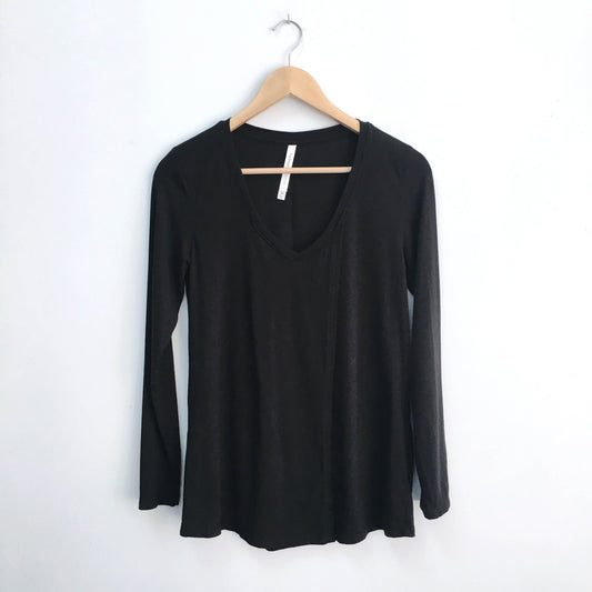 The Group by Babaton cross-over long sleeve - size xs