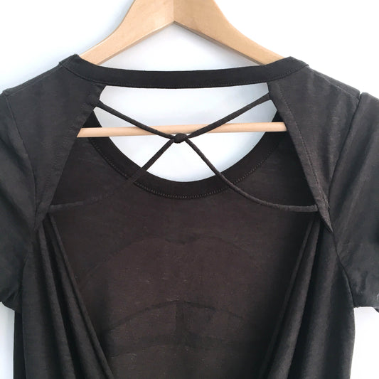 CHASER big lips open back tee - size xs