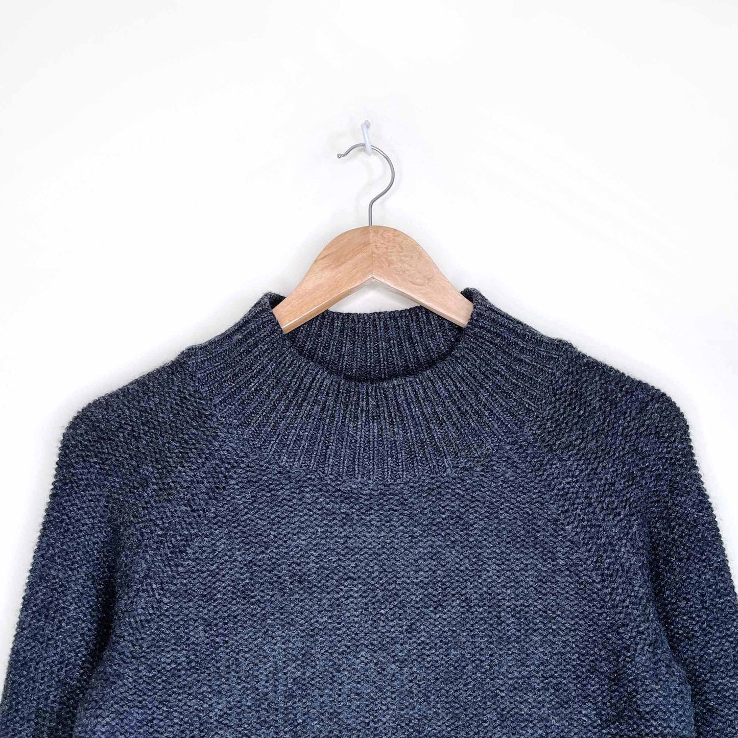 closed the original product 100% cashmere sweater - size small