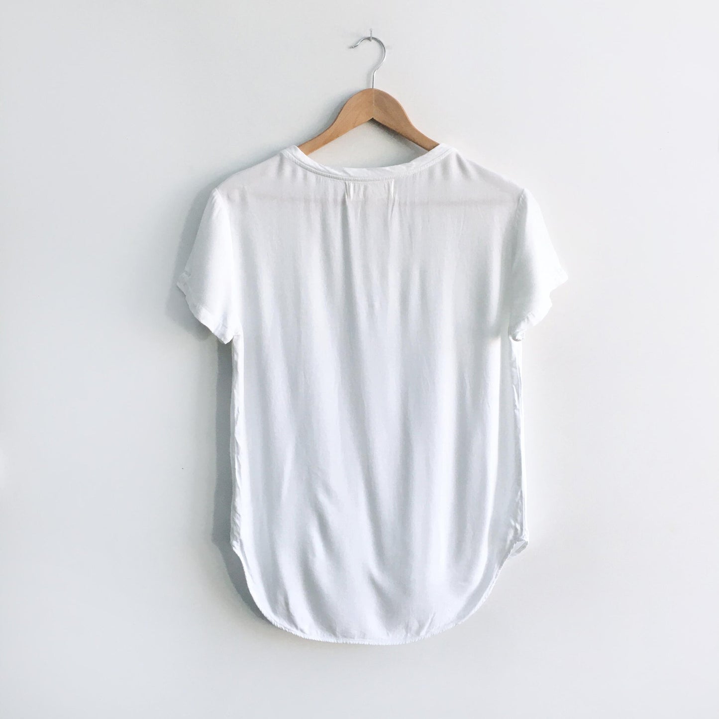Cloth & Stone V-neck Tee - size xs