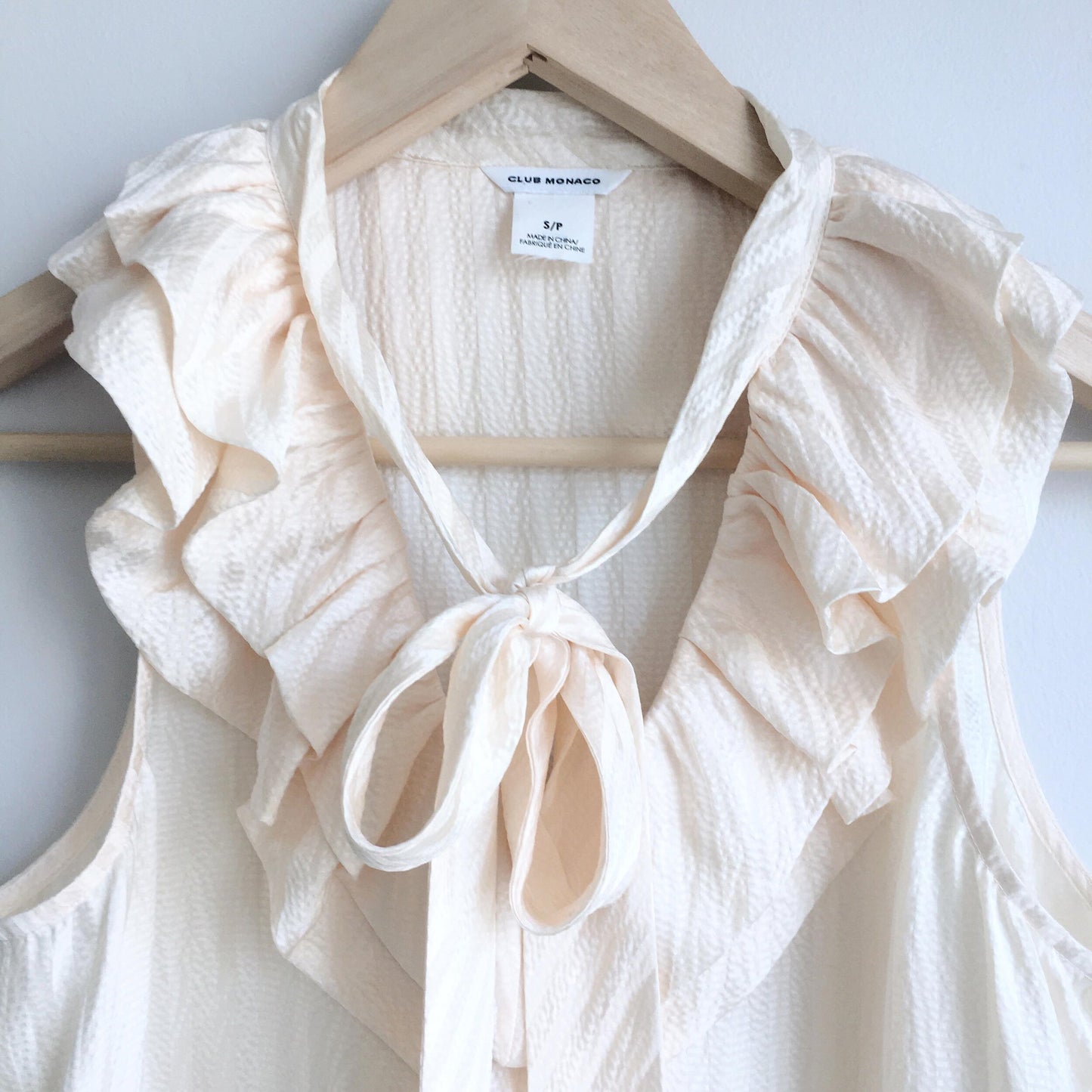 Club Monaco silk ruffle tie neck blouse - size Small