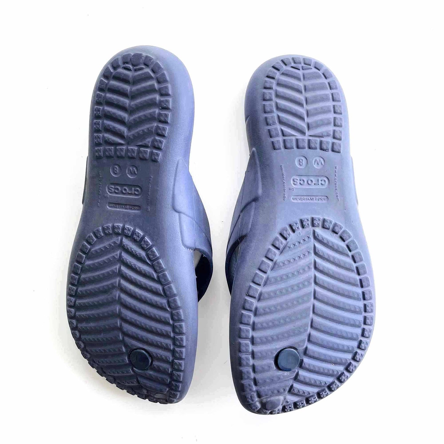 crocs classic flip flop thong sandal - size 8