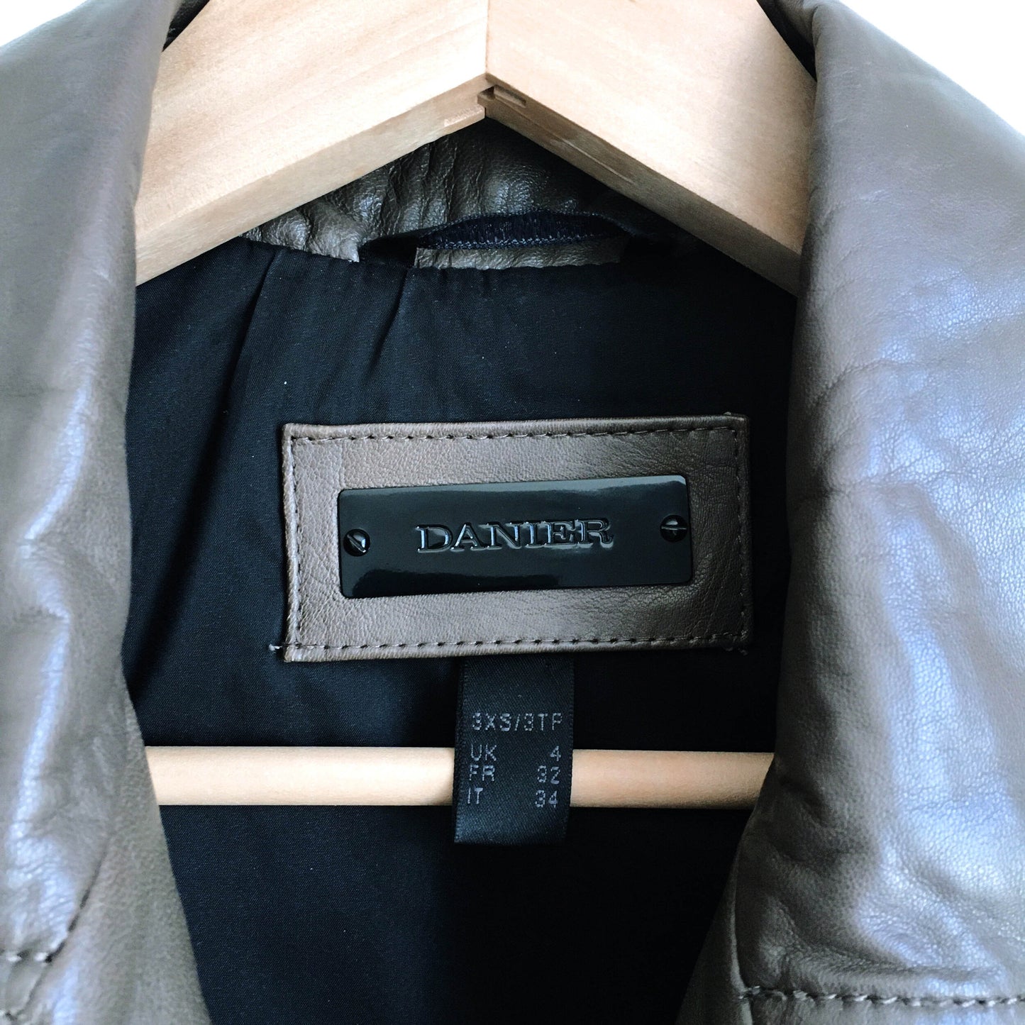 danier leather moto jacket with quilted shoulder - size xxxs