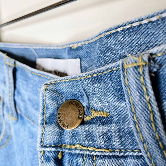 Vintage Daxx Studio 13" high rise straight crop fray - size Small