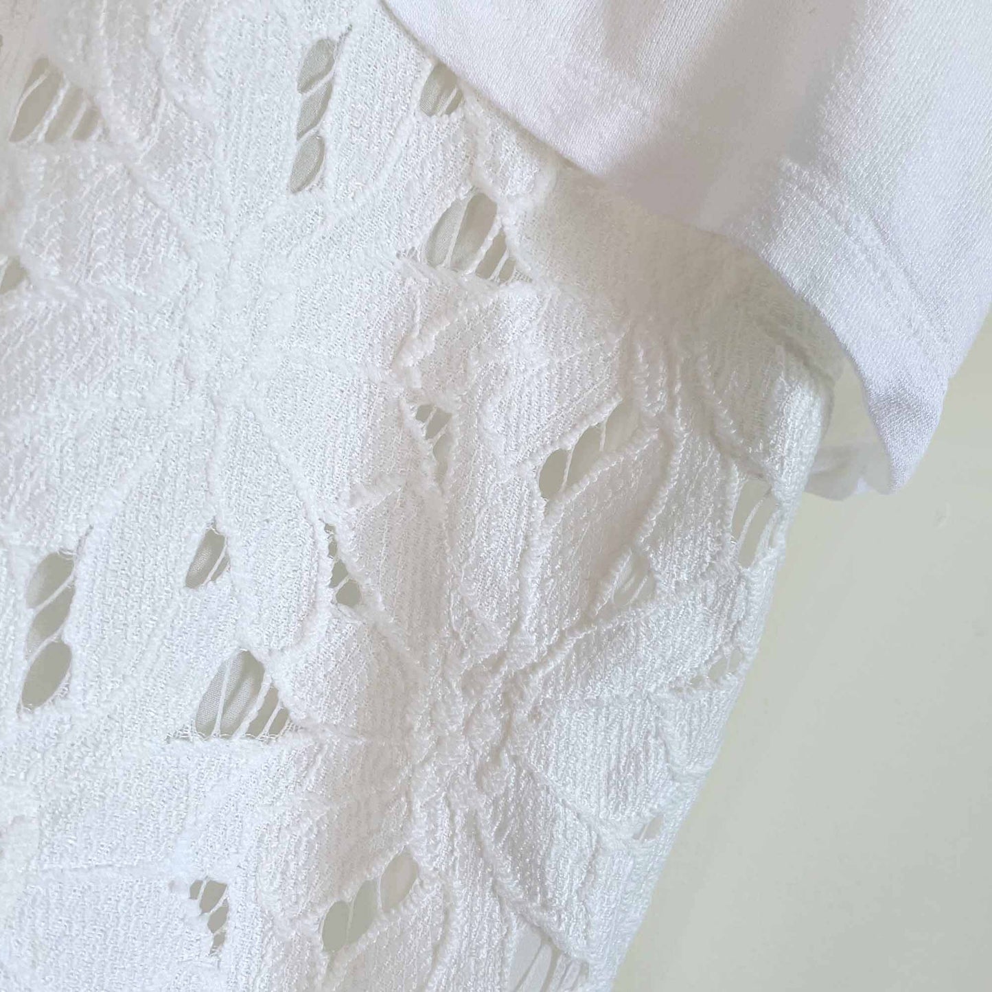 deletta v-neck back layered lace t-shirt - size Small