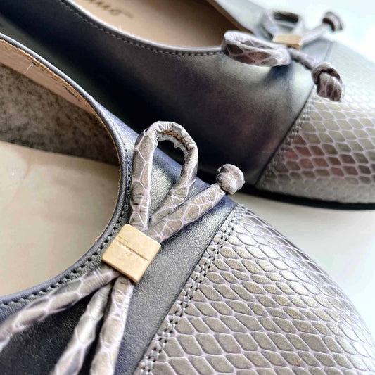 salvatore ferragamo metallic bow ballet flats - size 6