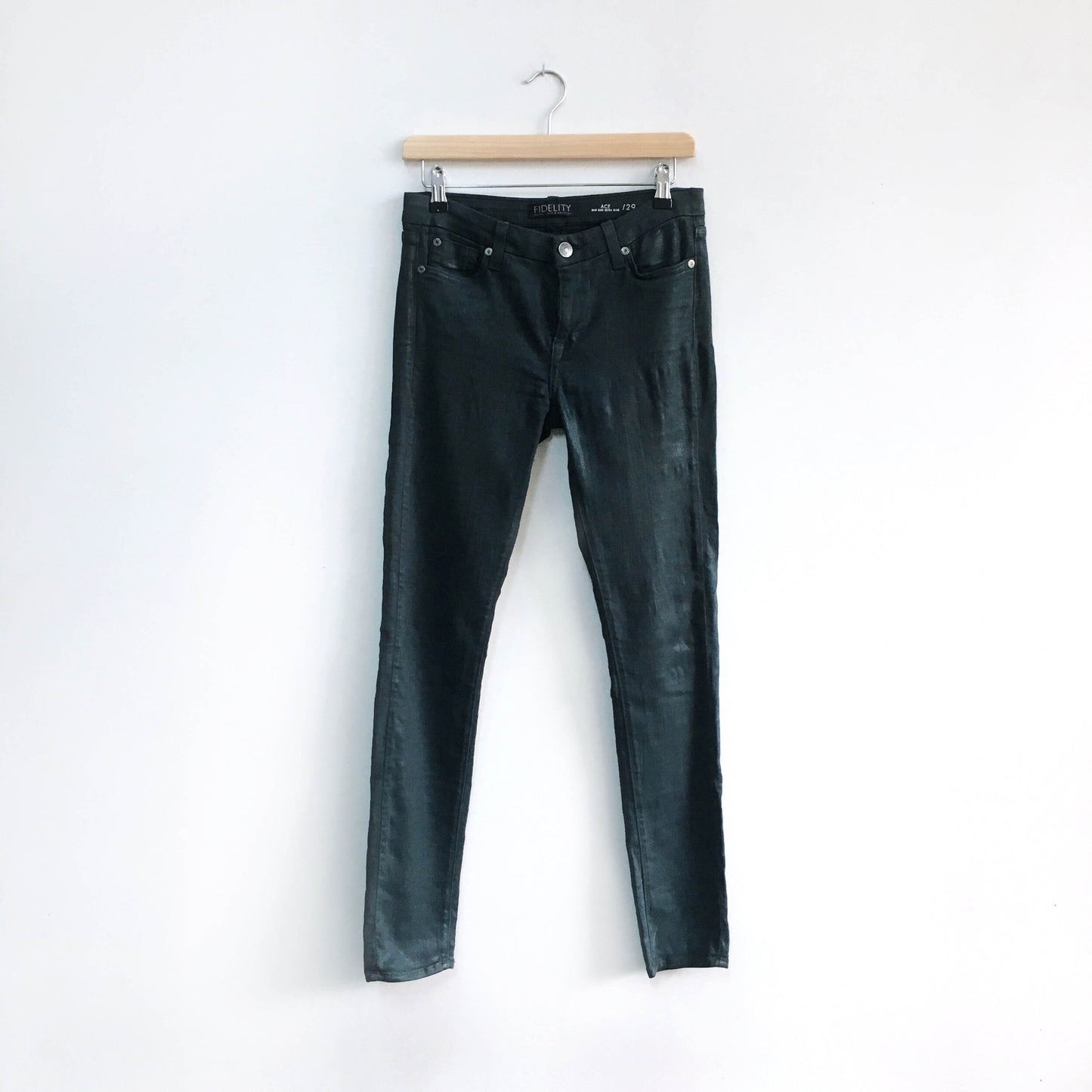 Fidelity ACE Coated Mid-rise Slim Jean - size 29