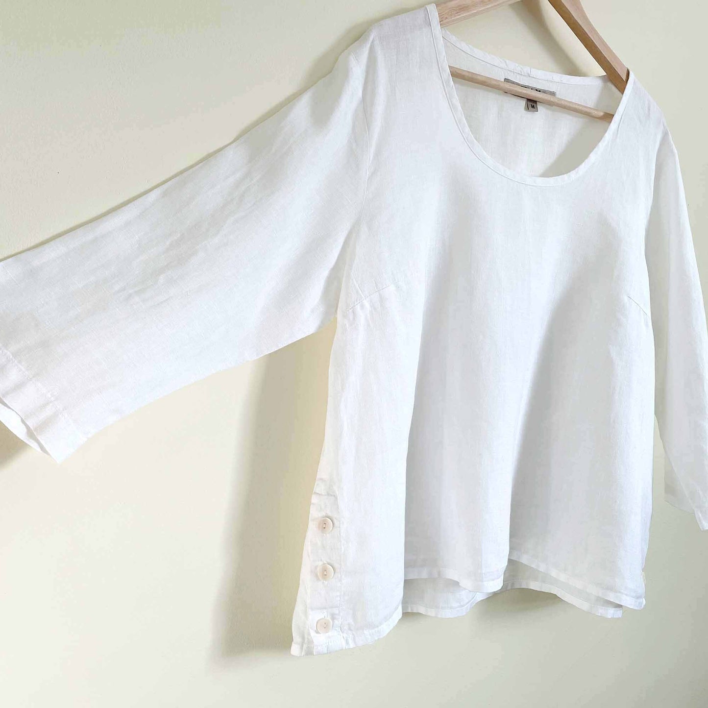 Flax crop linen pullover with side buttons - size Medium