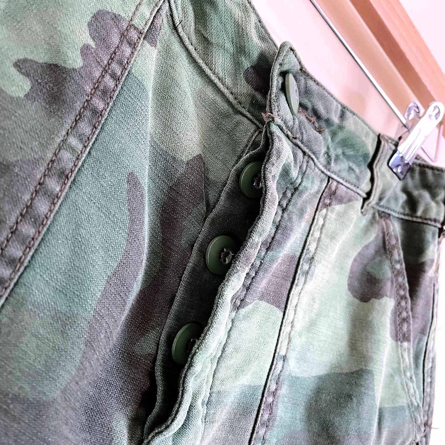 Free People embroidered scout camo utility shorts - size 26