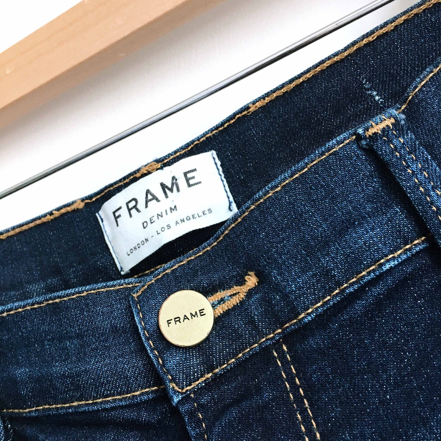 FRAME le garcon slim boyfriend jean in rosewood - size 28