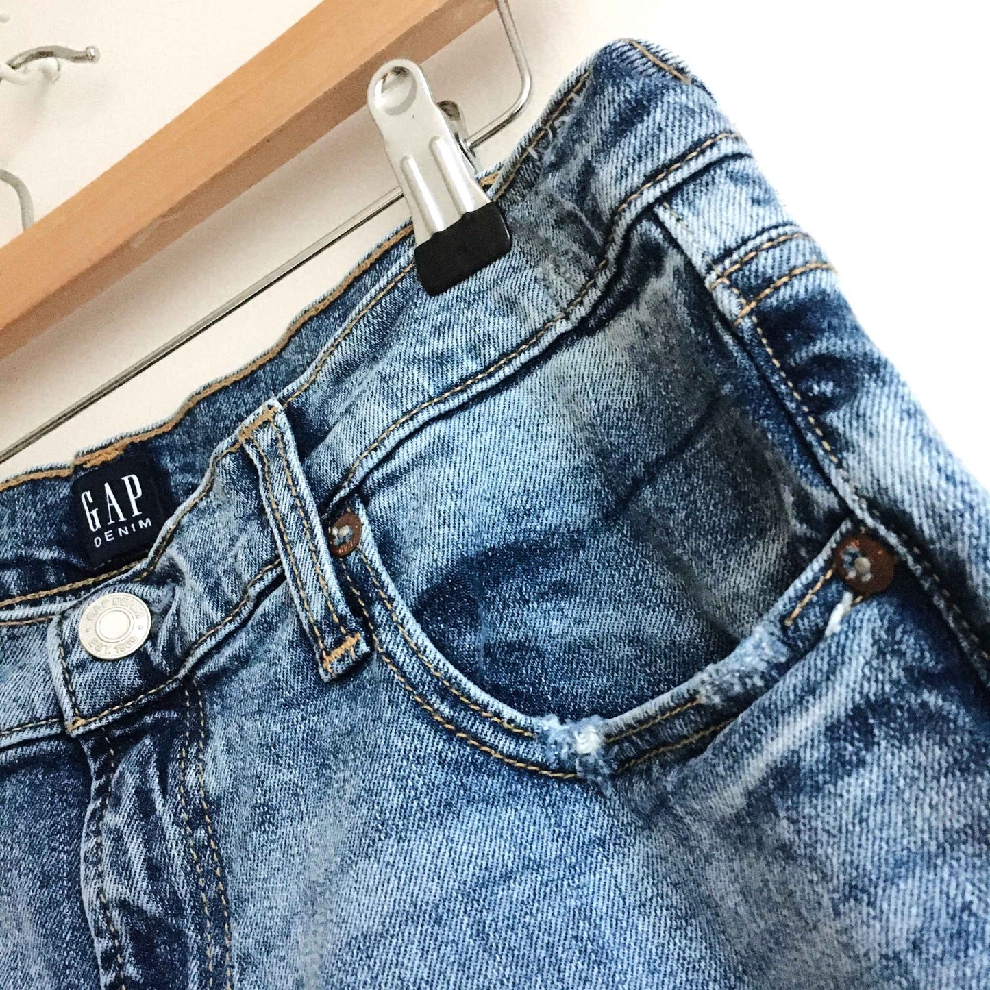 GAP high-rise cheeky straight jeans - size 31