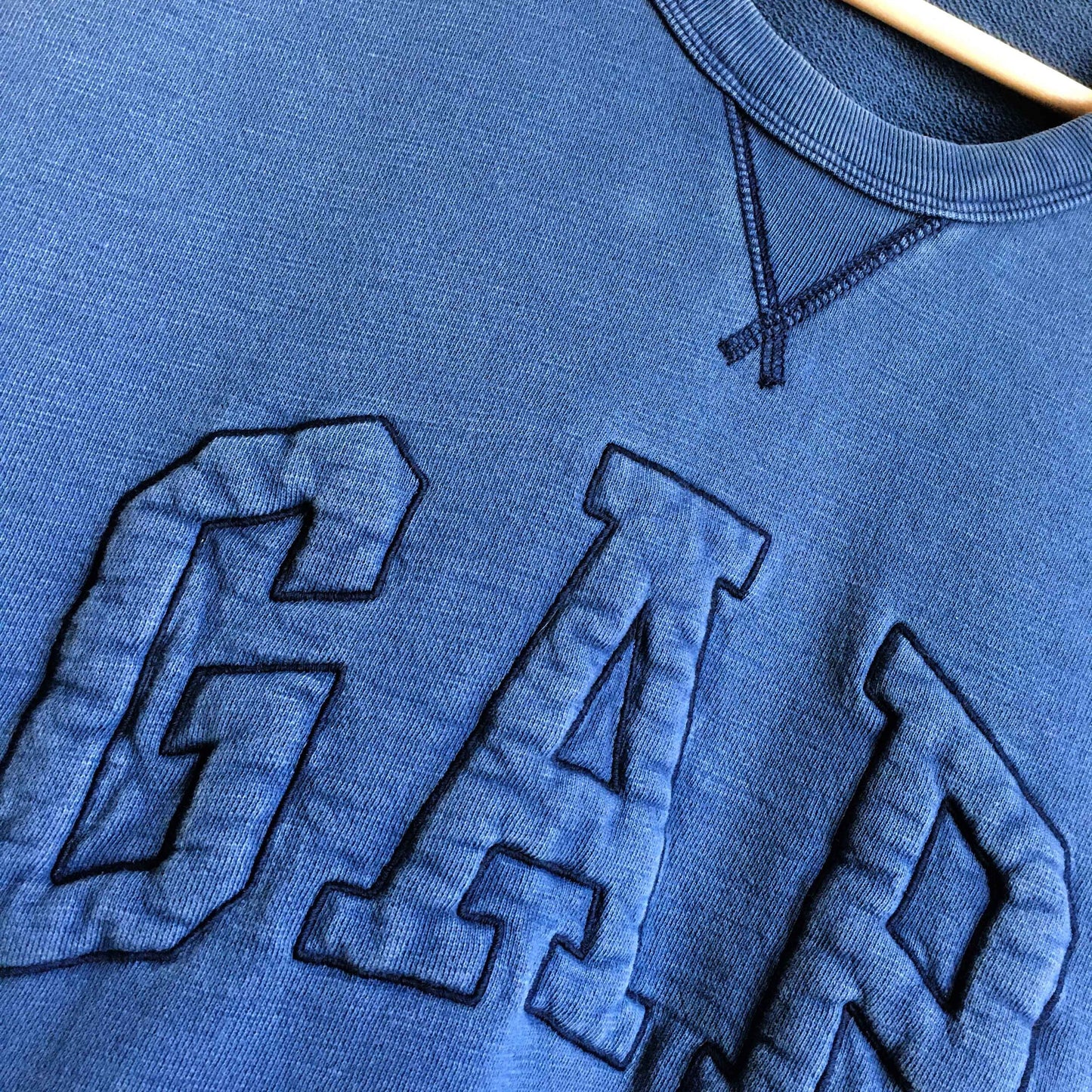 GAP 3/4 sleeve indigo quilted logo sweatshirt - size Large