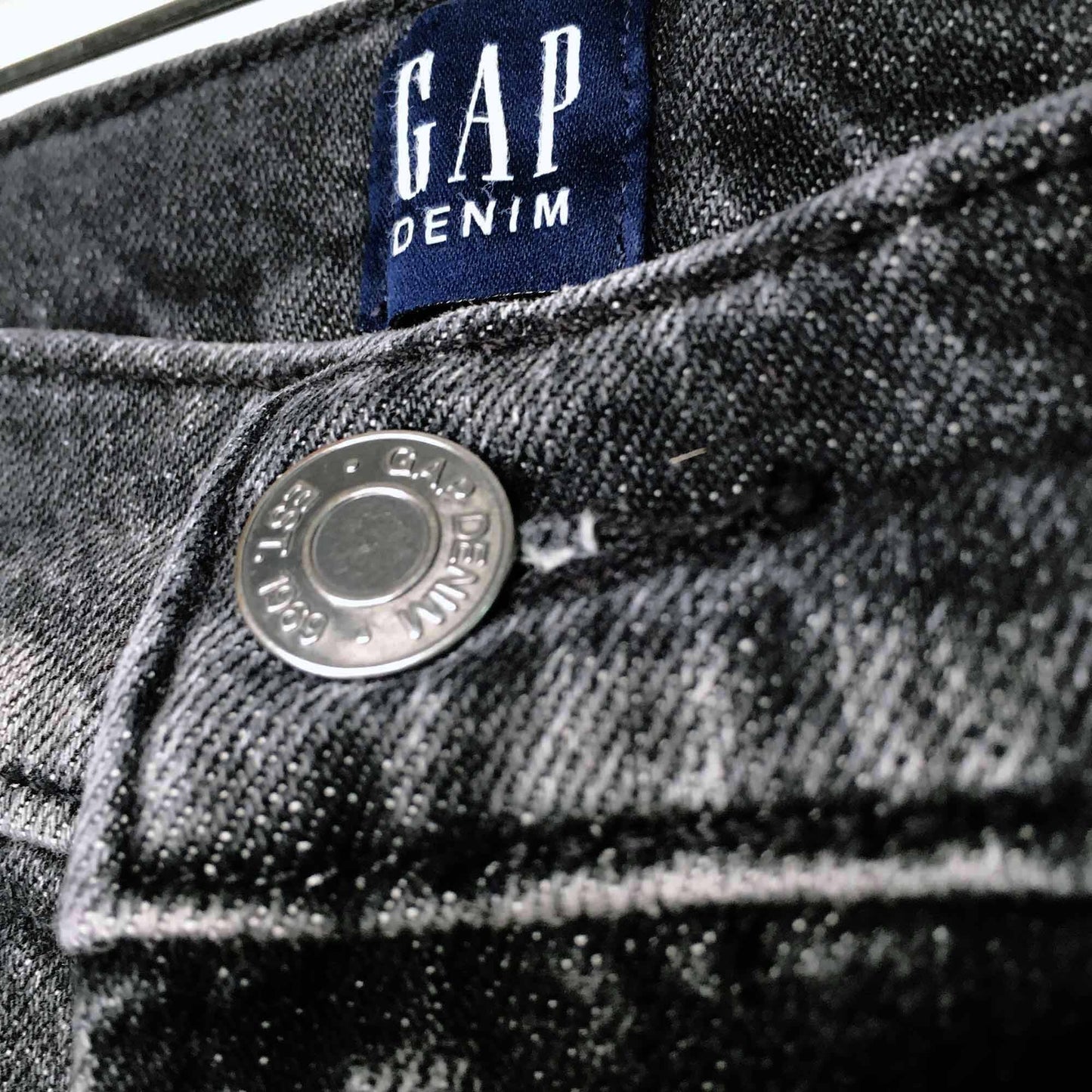 GAP high rise relaxed girlfriend jeans - size 26