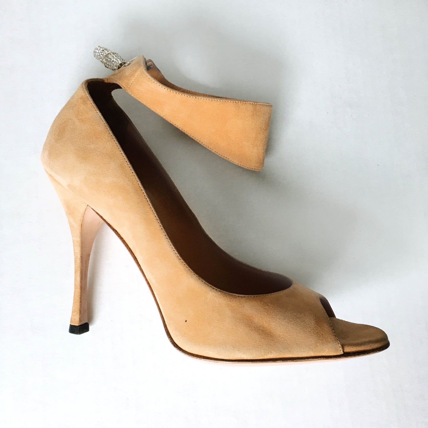 Gucci suede peep toe pumps with ankle strap - size 9
