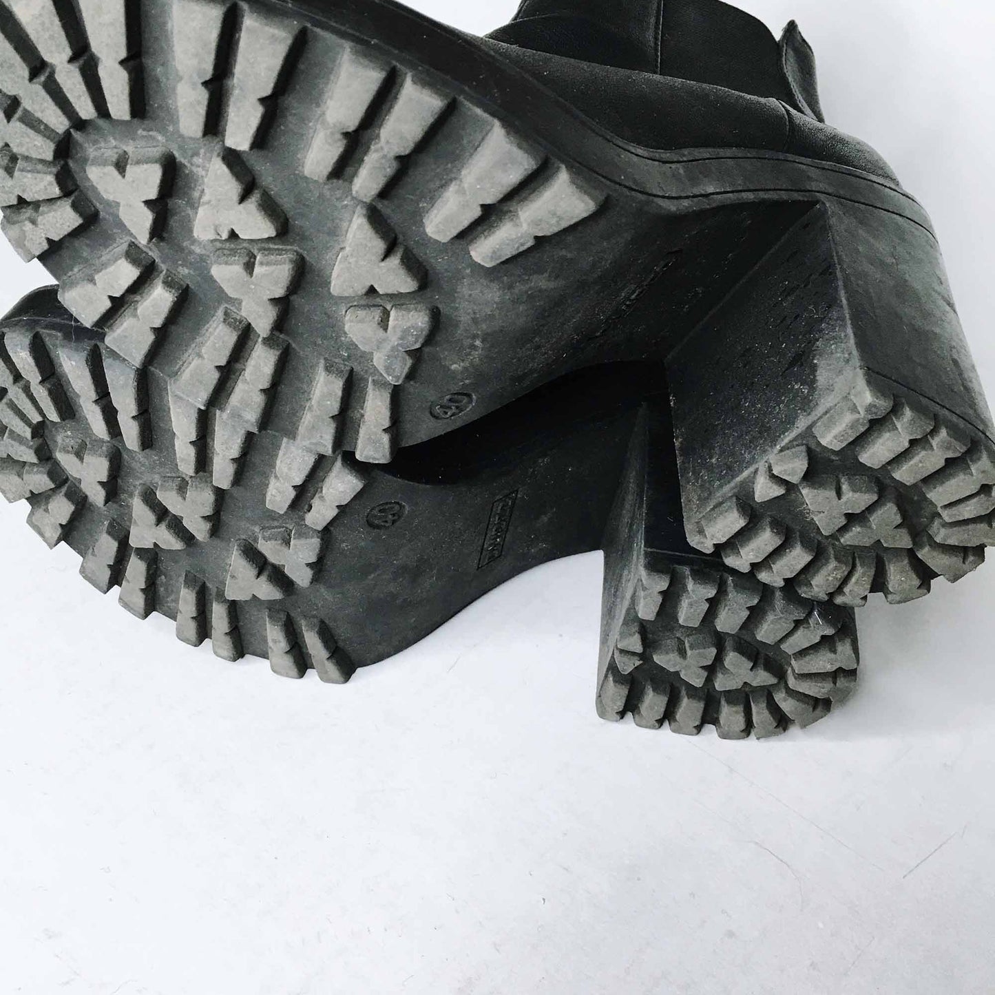 H&M Dividend chunky heeled boots - size 8.5