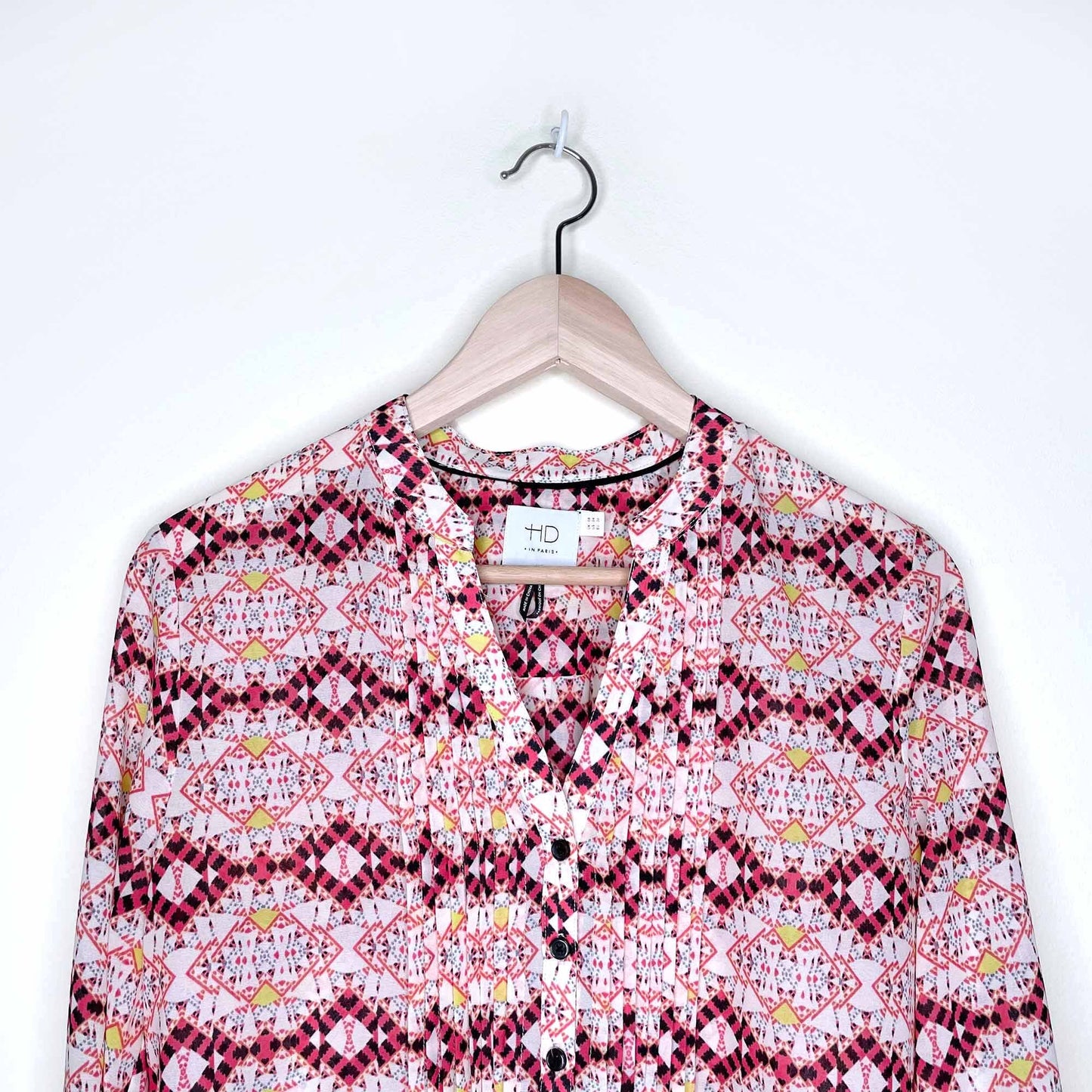 hd in paris roll tab sleeve tuxedo blouse - size 4