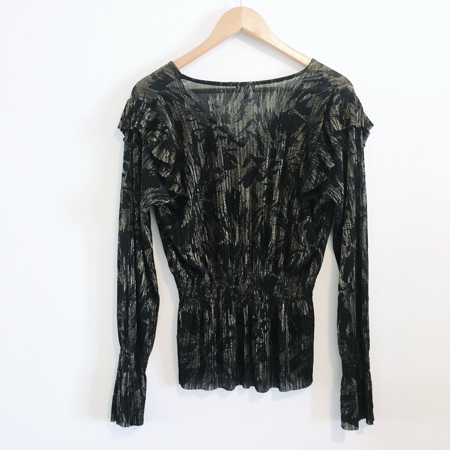 Hinge gold cinched ruffle holiday blouse - size small