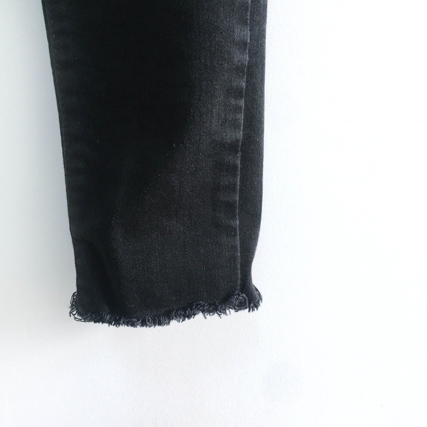 Levi's 710 Super Skinny Destroy - size 27