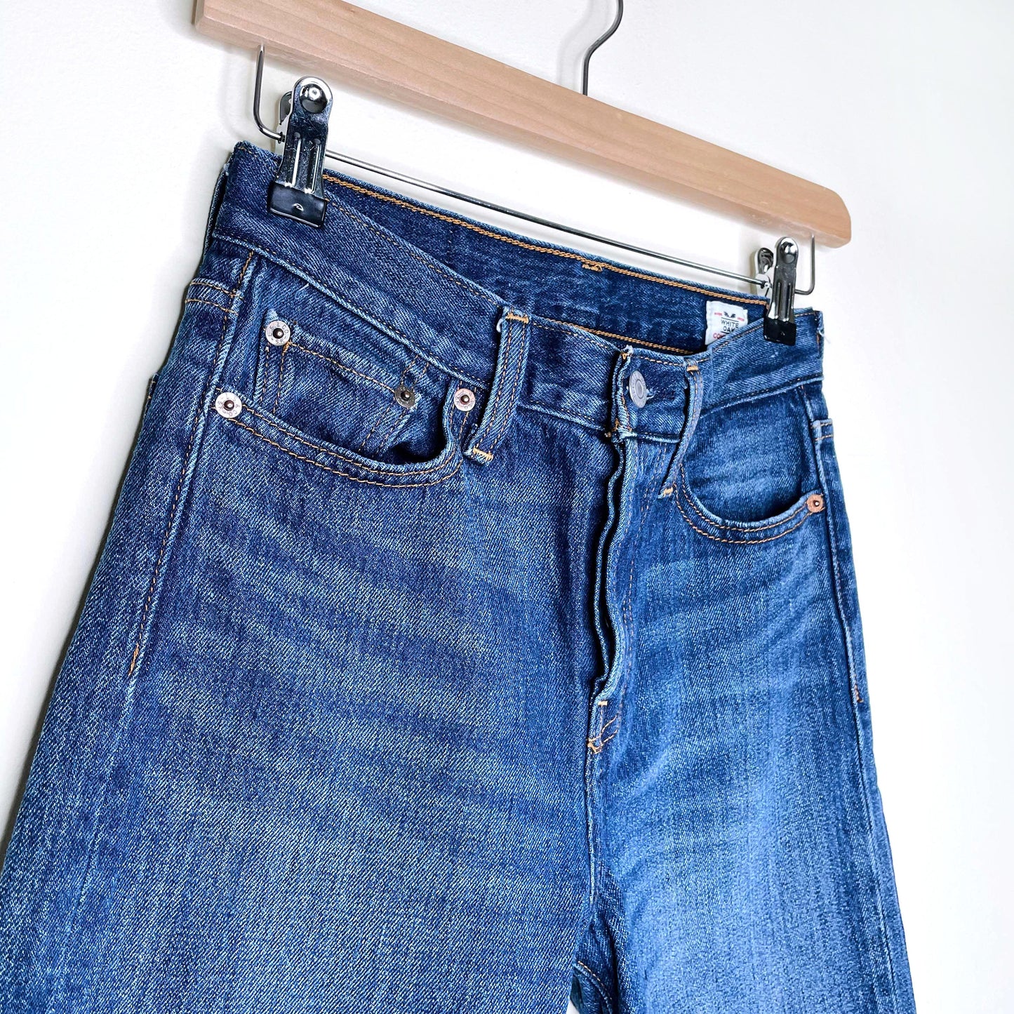 levi's wedgie icon button fly white oak denim jeans - size 25