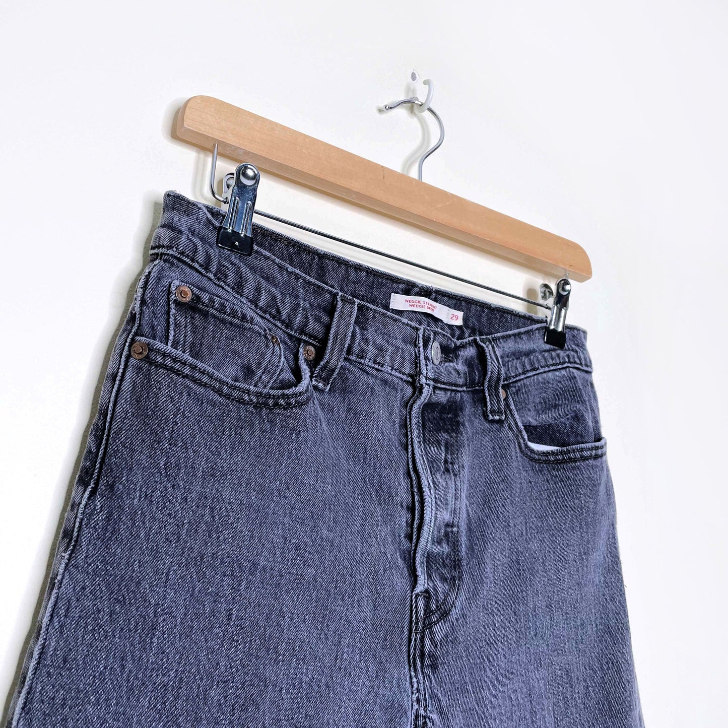 levi's faded black wedgie straight raw hem jeans - size 29