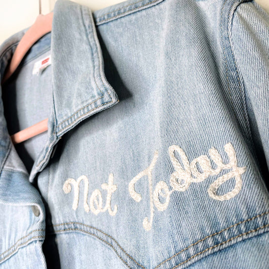 levi's 'not today' oversized jean jacket with raw hem - size small