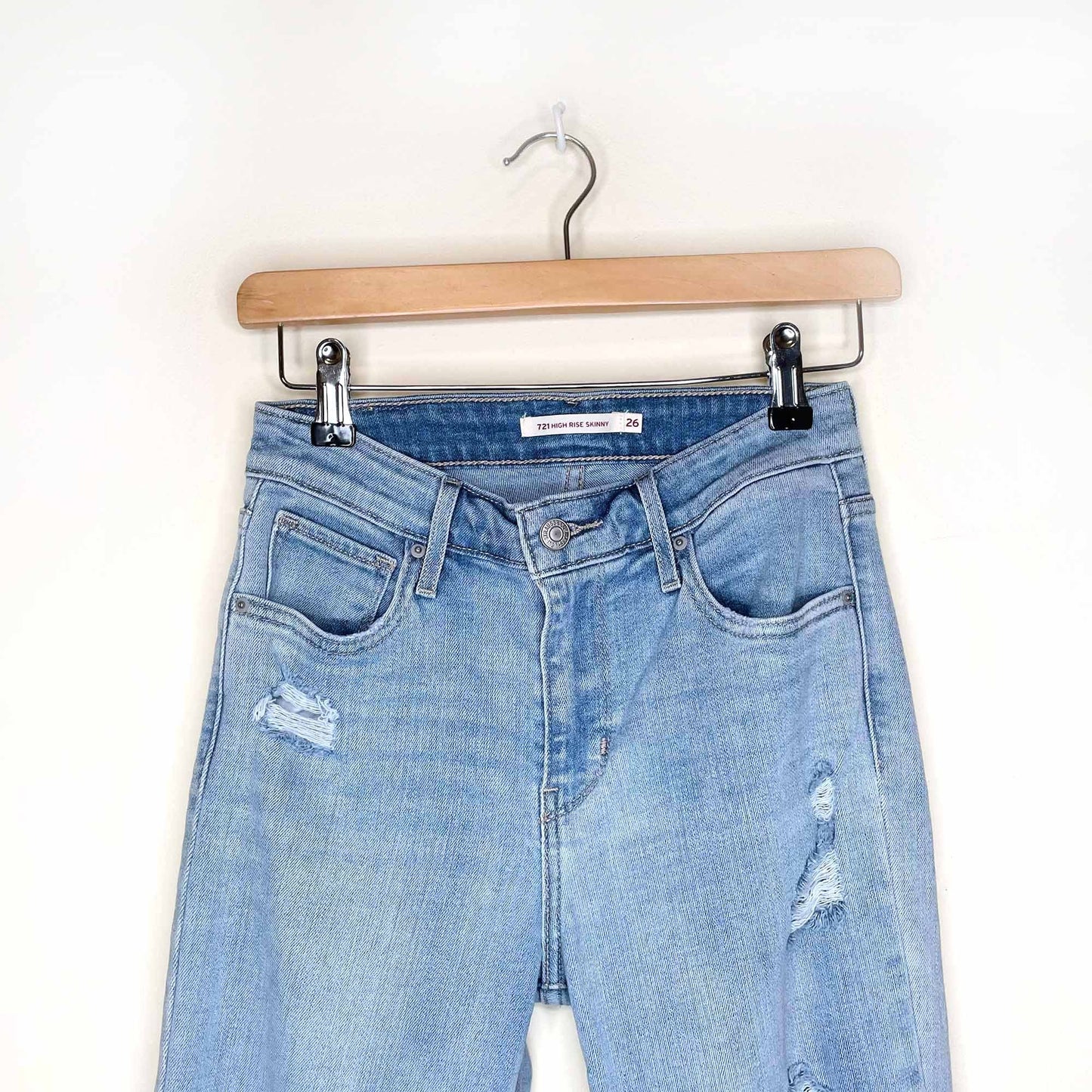 levi's 721 high rise light wash distressed skinny jeans - size 26
