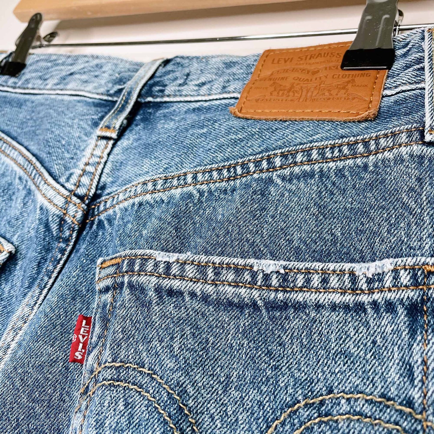 Levi's ribcage pleated crop jeans - size 25