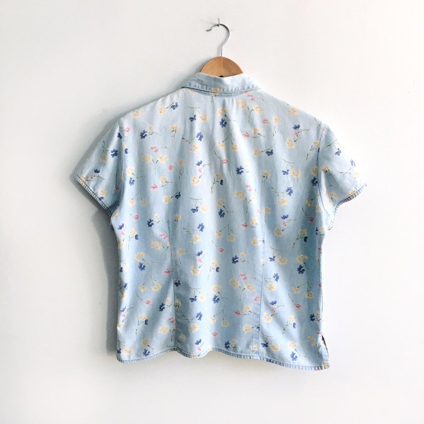 Vintage Liz Claiborne floral denim shirt - size Medium