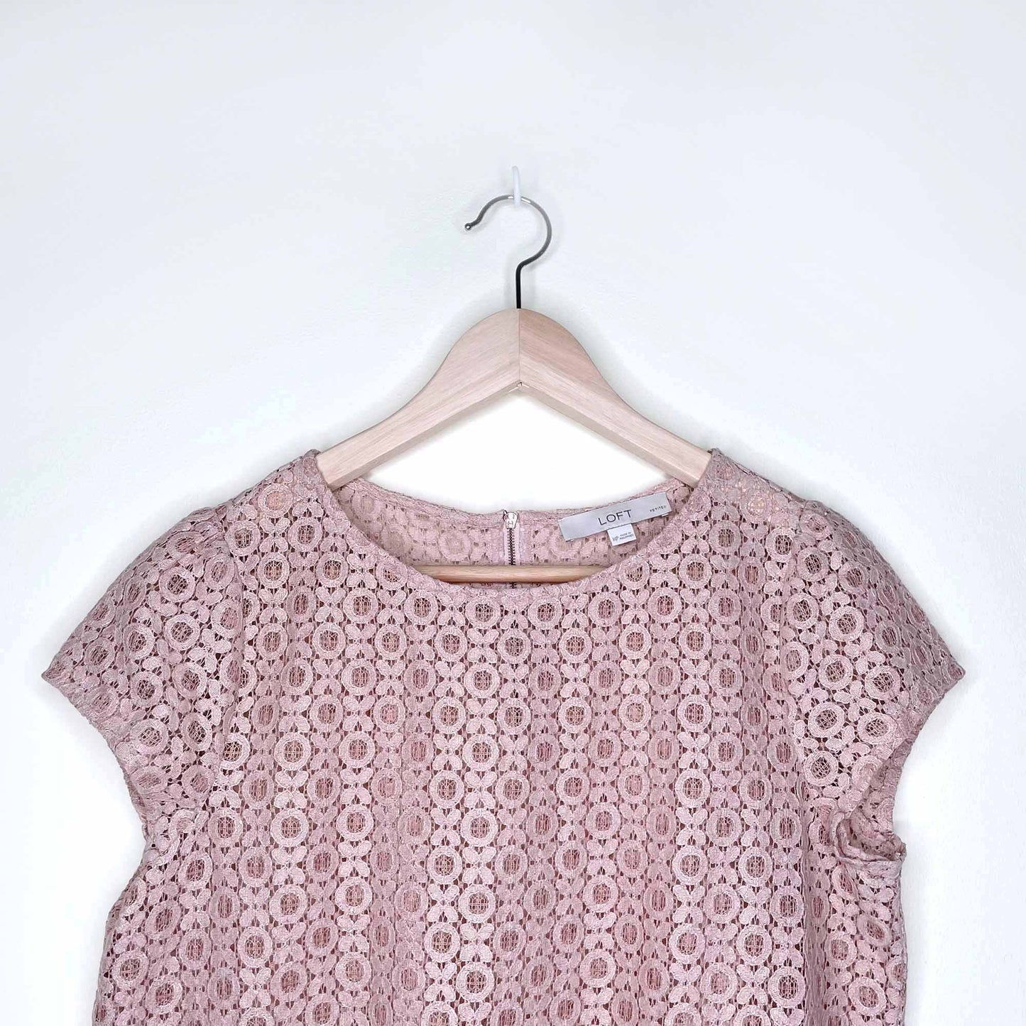 ann taylor loft pink rose gold lace eyelet top - size medium P