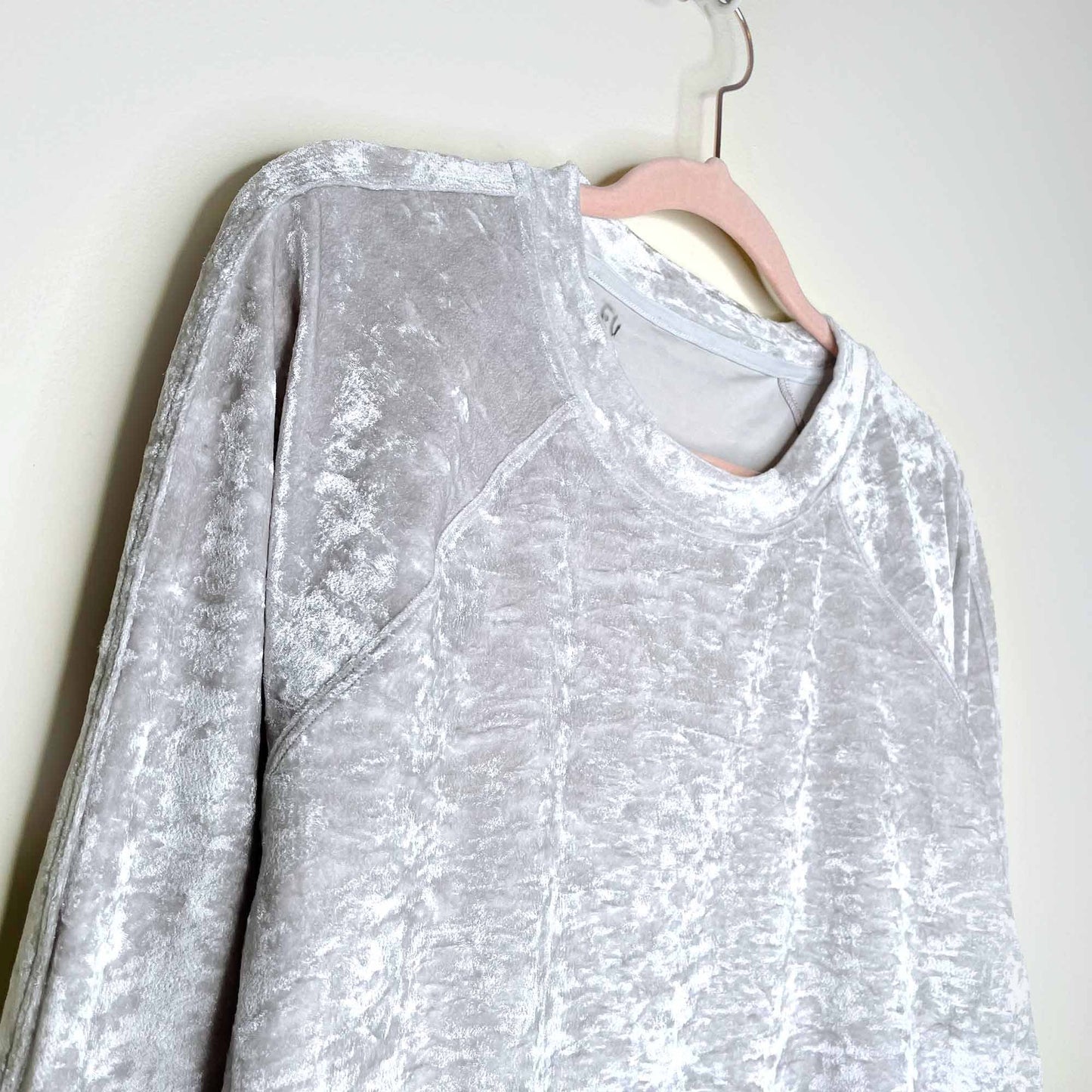 lululemon 2020 warm down crew in crushed velvet - size 8/10