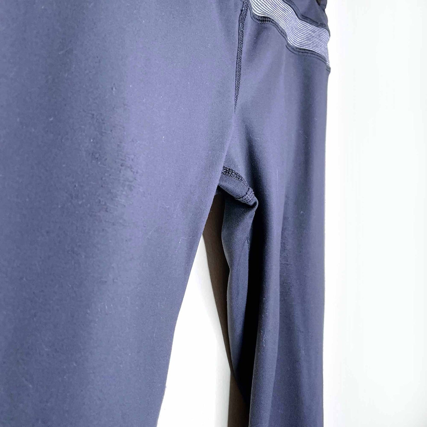 lululemon black 3/4 performance tights - size 6