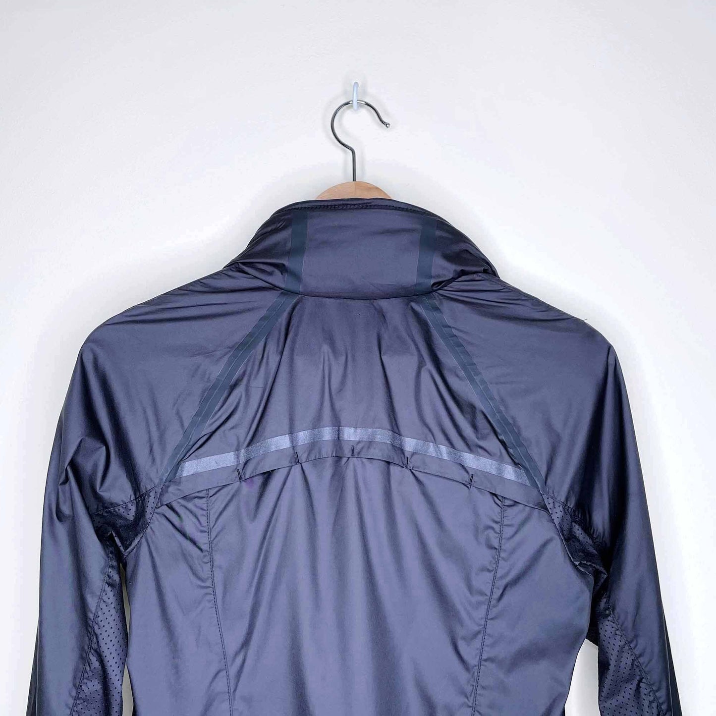lululemon 1/4 zip light popover jacket with packable hood - size 4