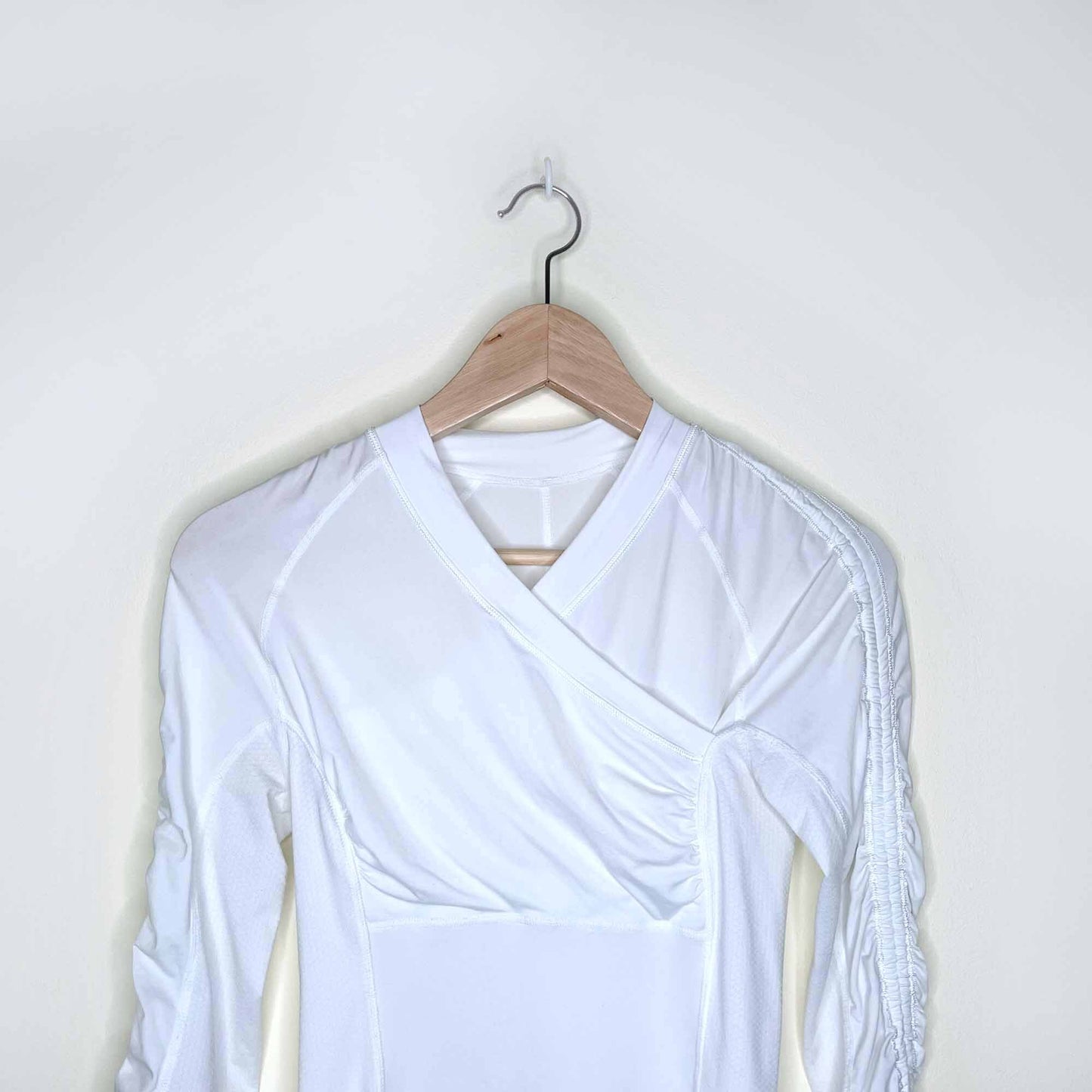 lululemon ruched run sun protection long sleeve top - size 4