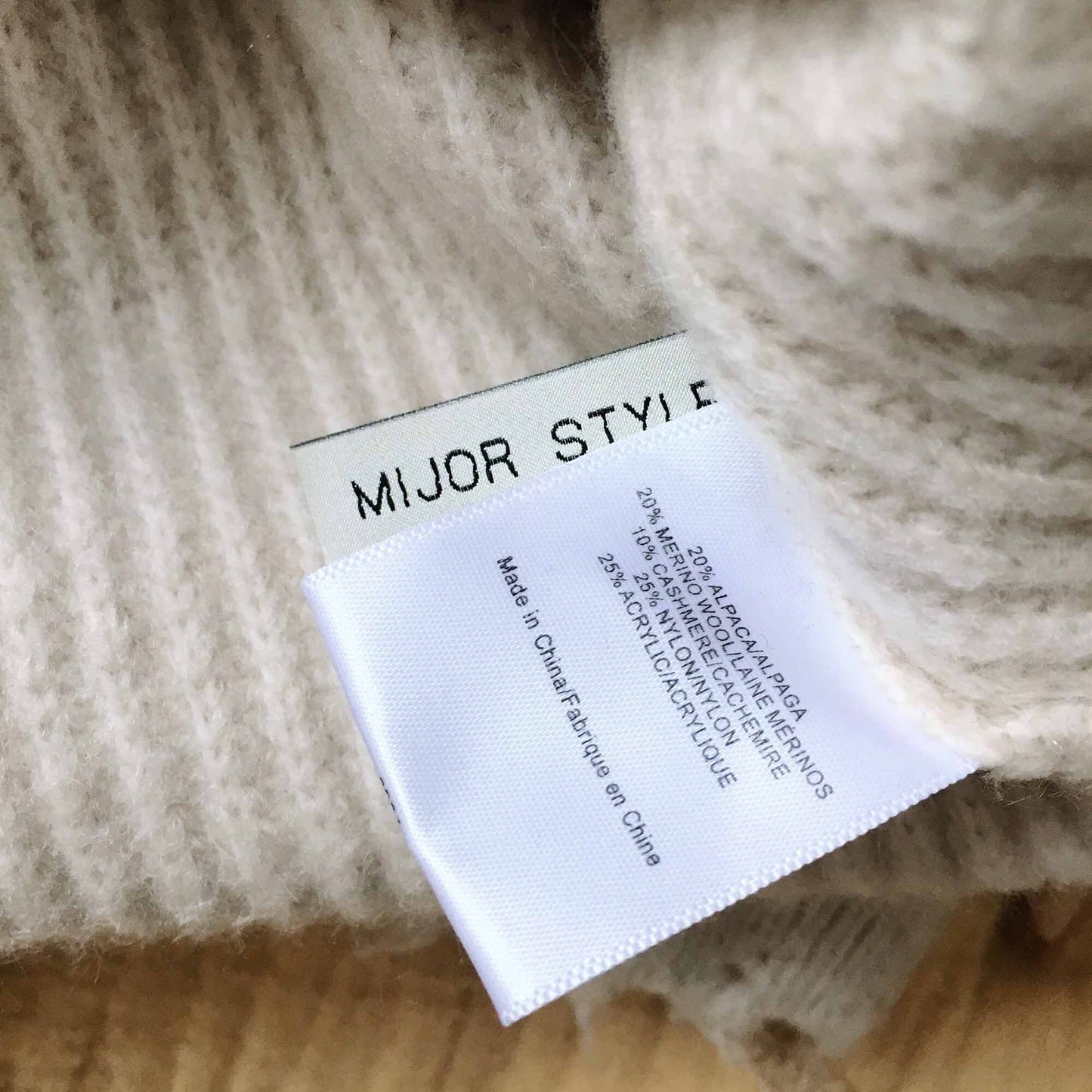 Mijor Style cashmere-blend v-neck sweater - size Medium