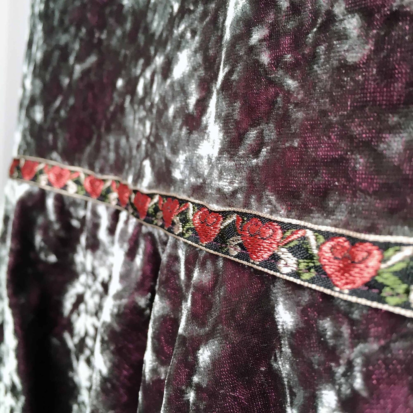 Vintage MNG Mango velvet heart midi skirt - size Small