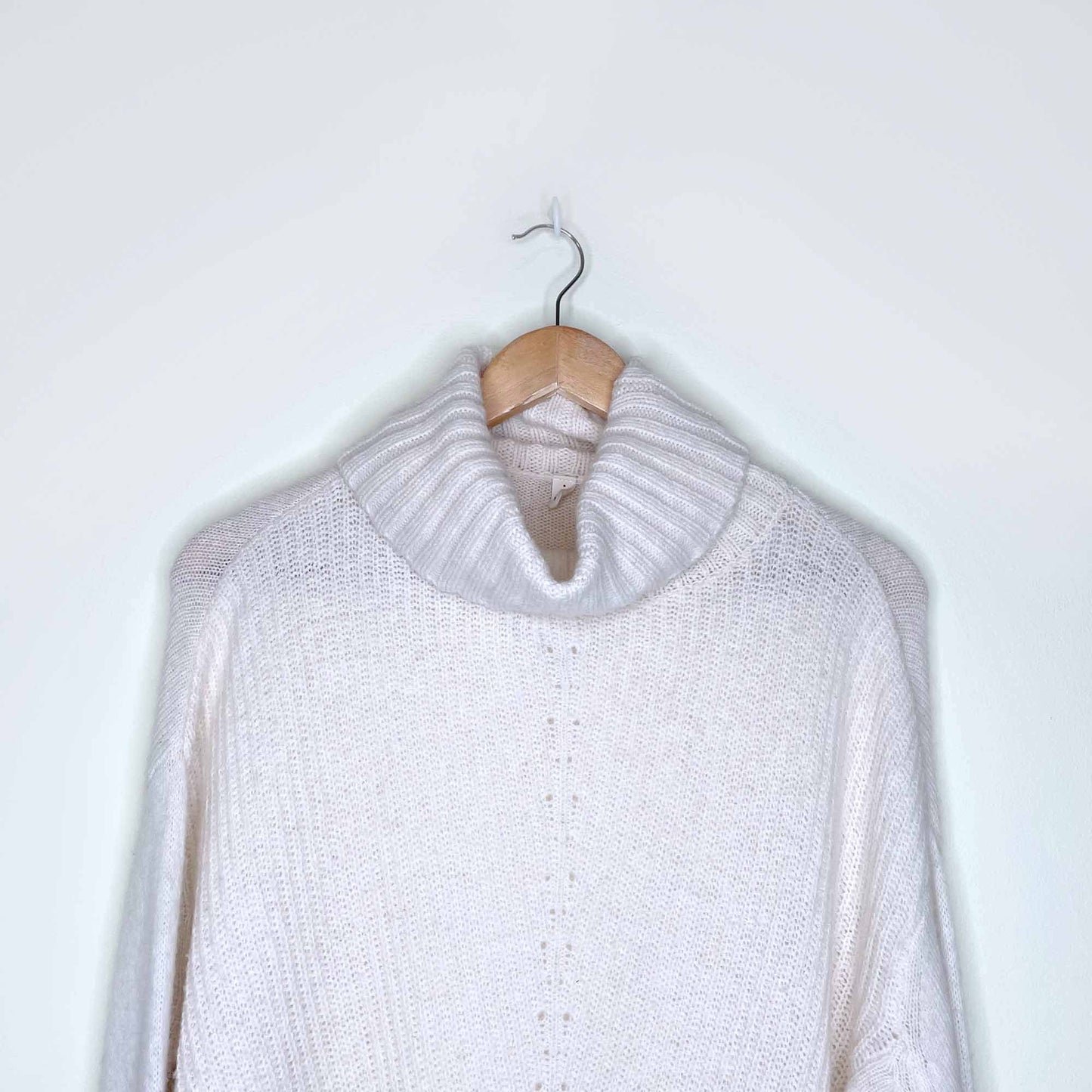moth oversized wool-blend fireside turtleneck - size small